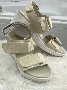 Blondo Cream/Tan Adjustable Strap Sandals